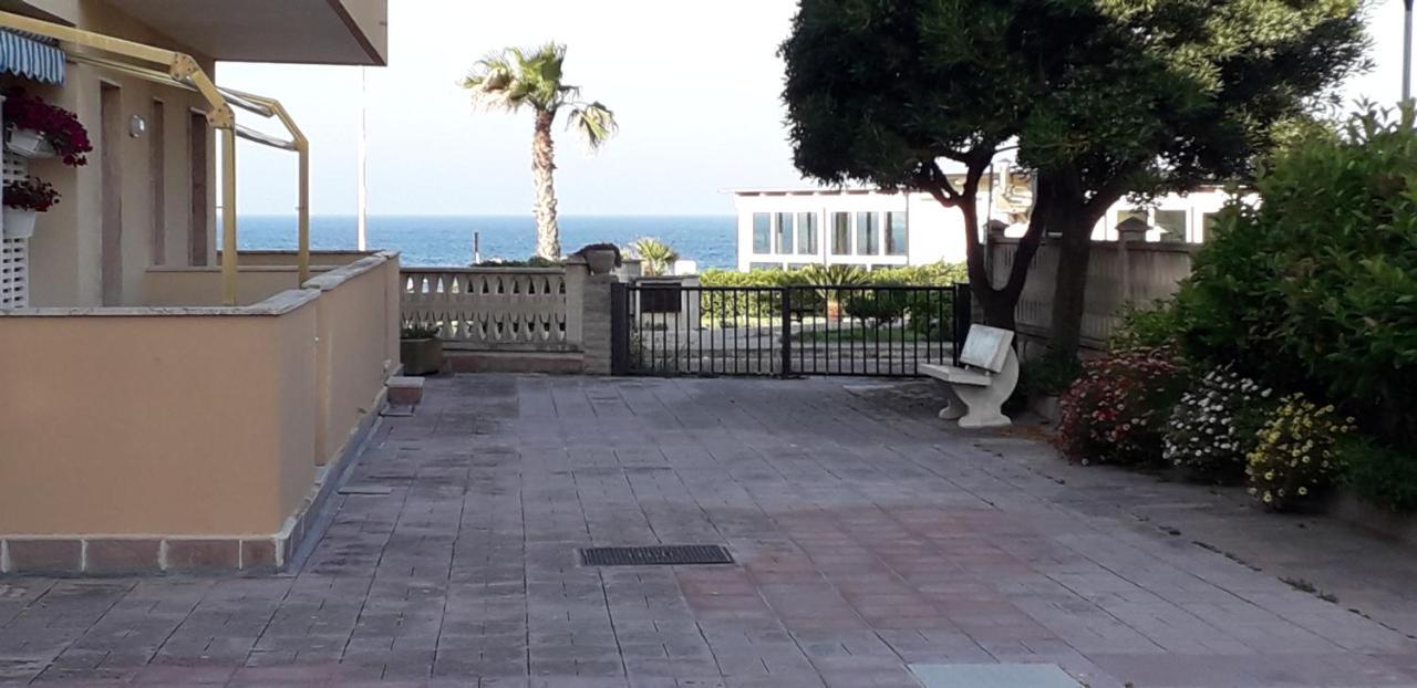 Bilocale Punta Rosa - Fronte Spiaggia Otranto Exterior photo